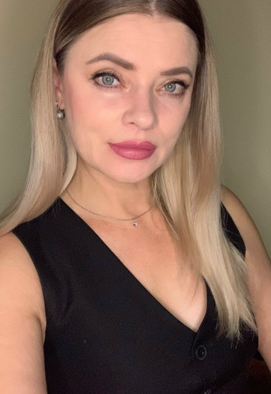 Anastasiya • 46 • Austria