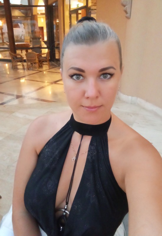 Irina • 38 • Russia