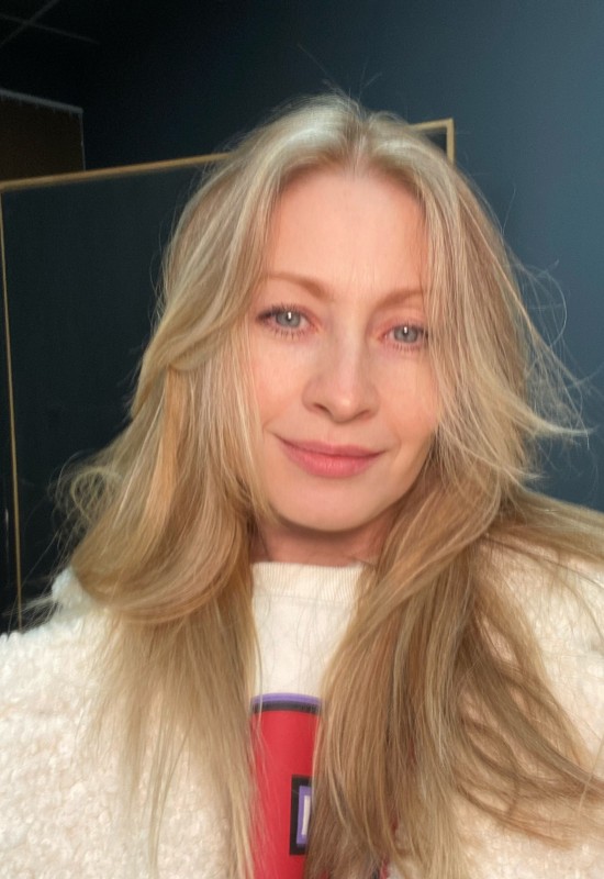 Elena • 48 • Russie