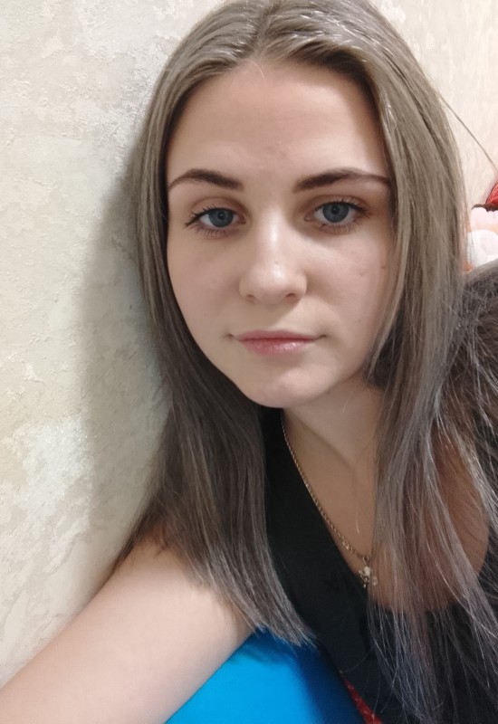 Nika • 21 • Russia