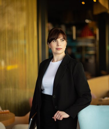 Elena, 39