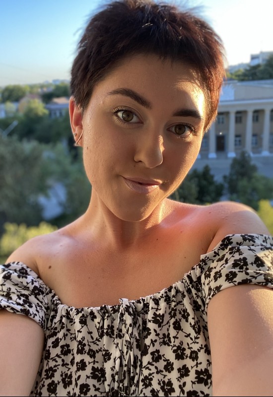 Zlata • 19 • Russie