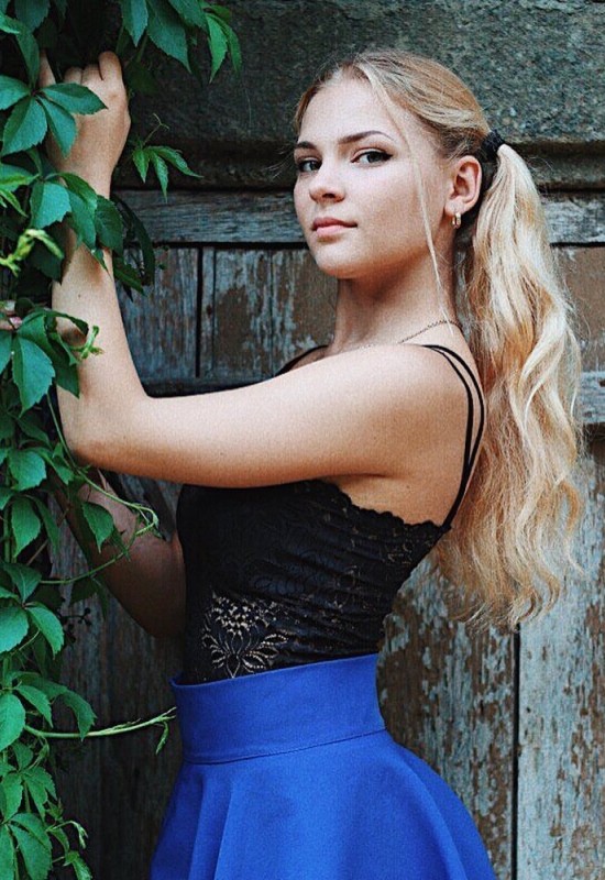 Kristinka • 37 • Russia