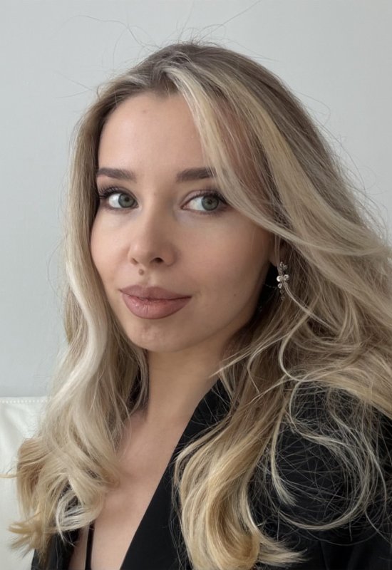 Yana • 30 • Russia