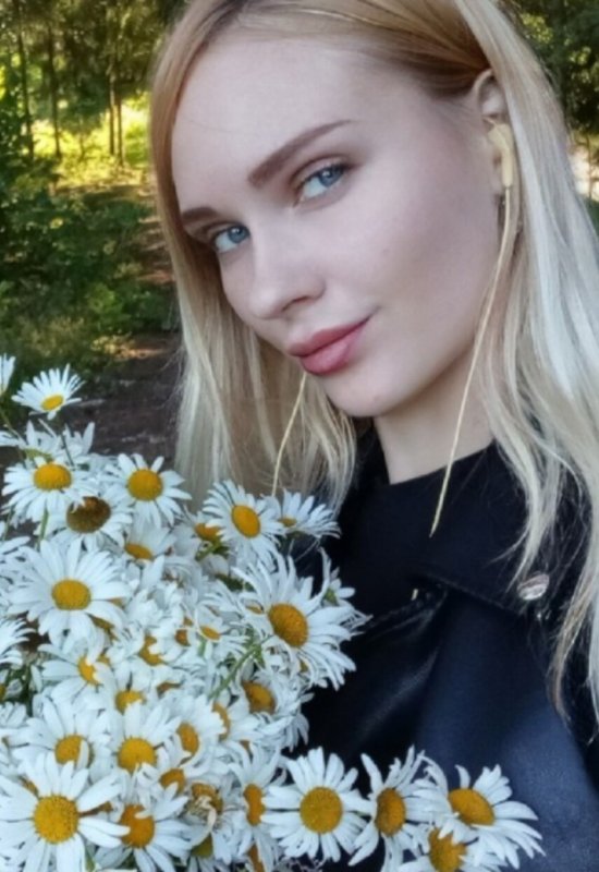 Mary • 29 • Estonia