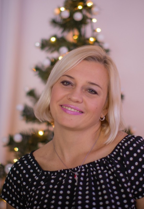 Irina • 52 • France