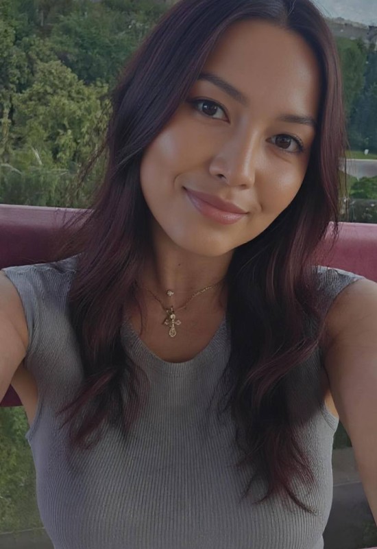 Anna • 32 • Ukraine