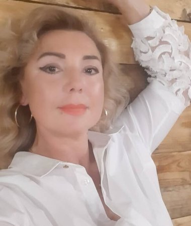 Anna, 51