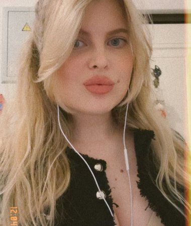 Olga, 37