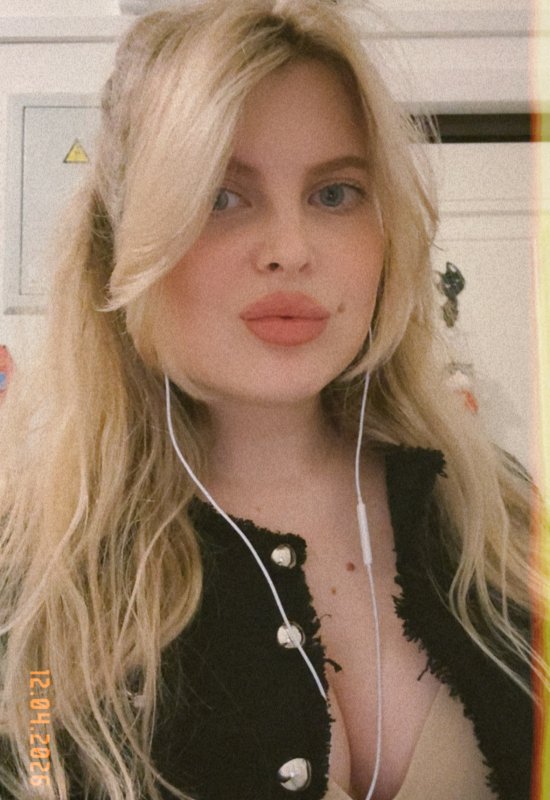 Olga • 37 • Russia
