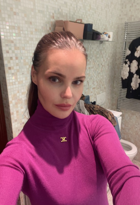 Svetlana • 44 • Russia