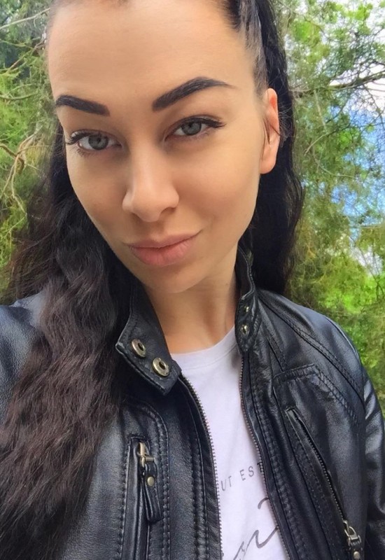 Elena • 36 • Україна