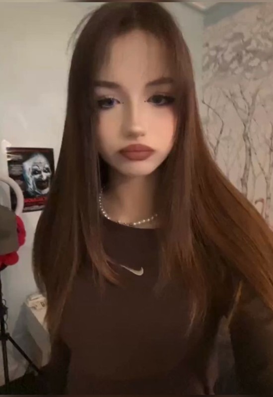 Alisa • 26 • Russia