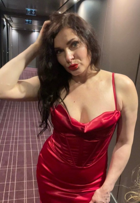 Tetiana • 48 • France