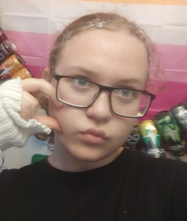 Daniella, 17