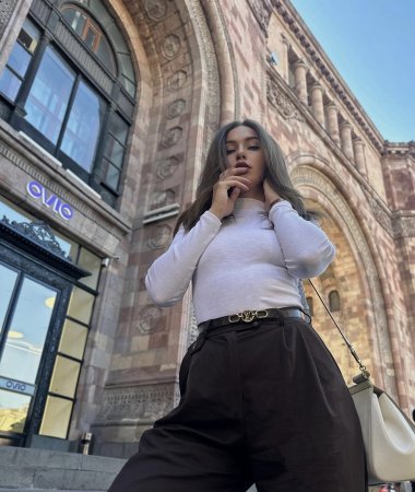 Yana, 31