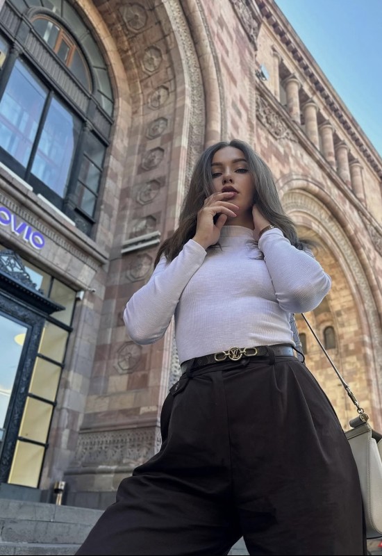 Yana • 31 • Ukraine