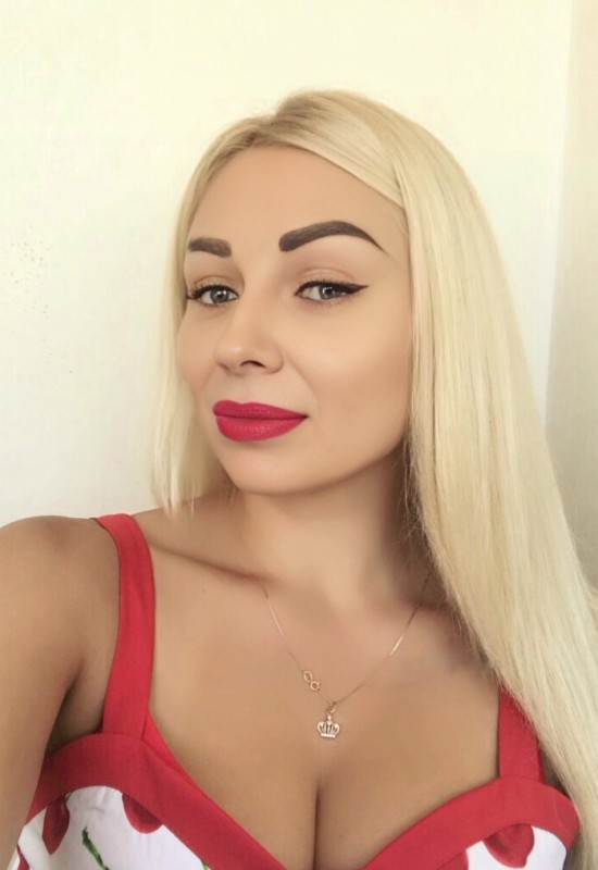 Ekaterina • 41 • Russie