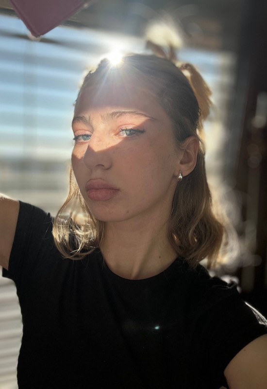 Yana  • 19 • Ukraine