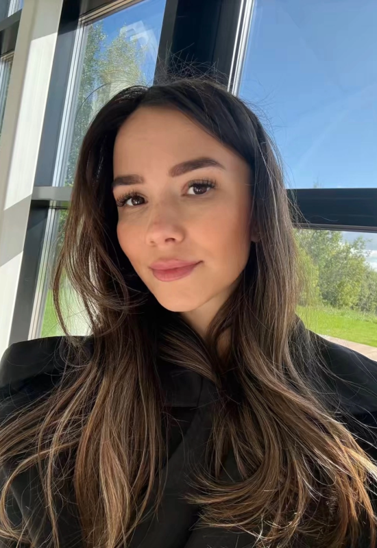 Monica • 30 • Russie