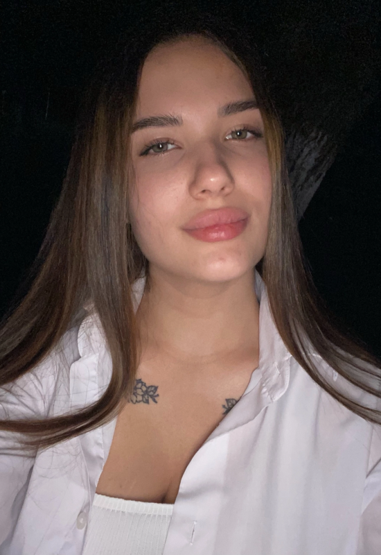 Anya • 21 • Russia