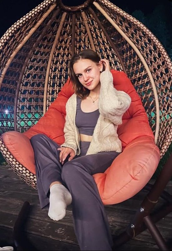 Ania • 35 • Russia