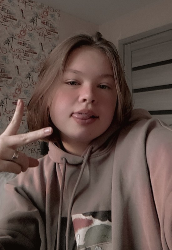 Sofia • 17 • Russia