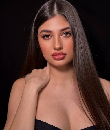 Valeria, 23