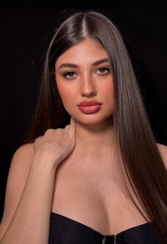 Valeria • 23 • Pologne