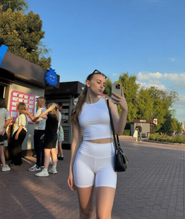 Katya, 19