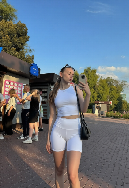 Katya • 19 • Russia