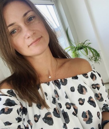 Valentina, 37