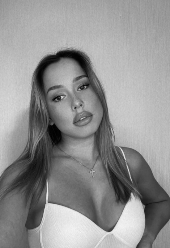 Vika • 27 • Russia