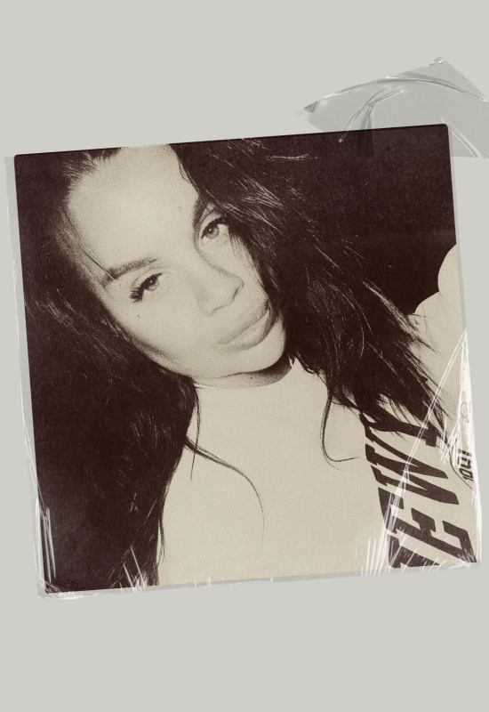 Anna • 33 • Russia