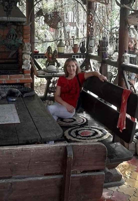 Elena • 48 • Russia