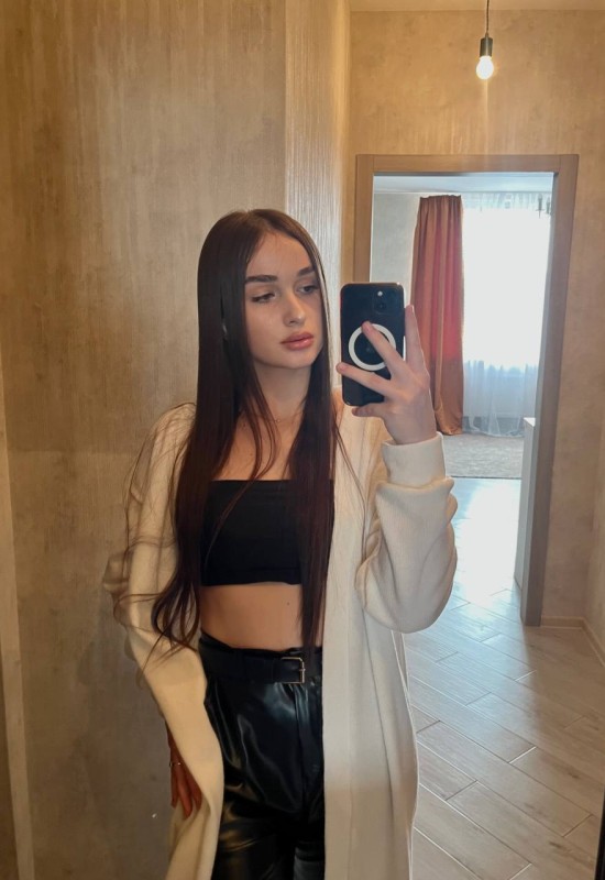 Dina • 27 • Україна