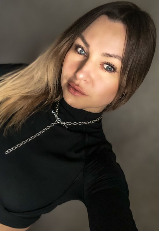 Yuliia • 42 • Ukraine 🇺🇦