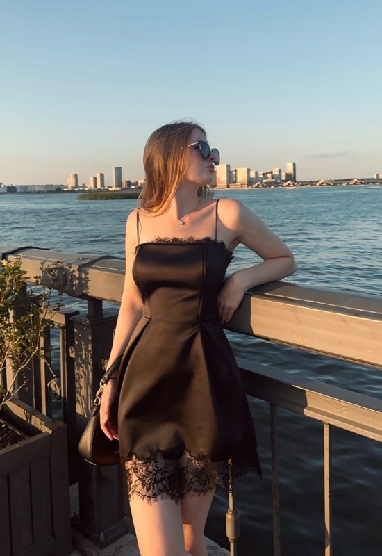 Karina • 18 • Russia