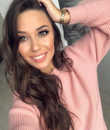 Yana, 35