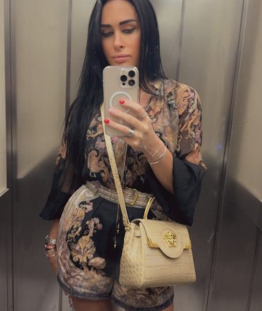 Tanya, 44