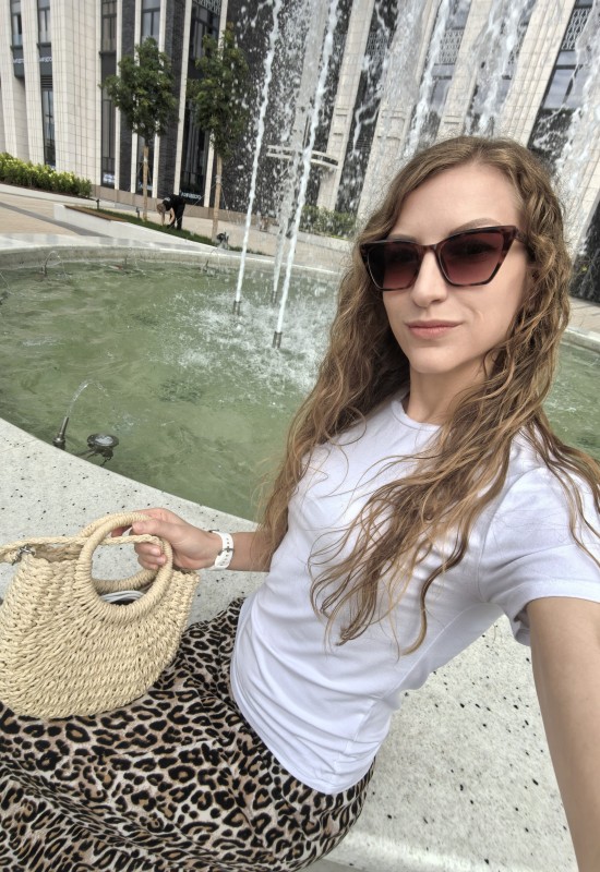 Darya • 36 • Russia