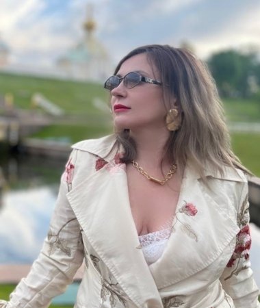 Julia , 53