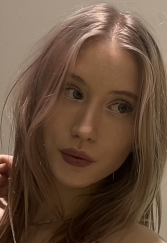 Alexandra • 22 • Russie