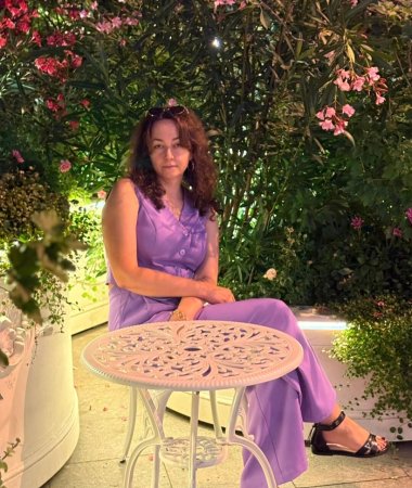 Elena, 49