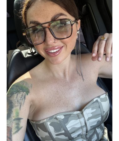 Valeria, 37
