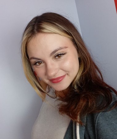 Alena, 18