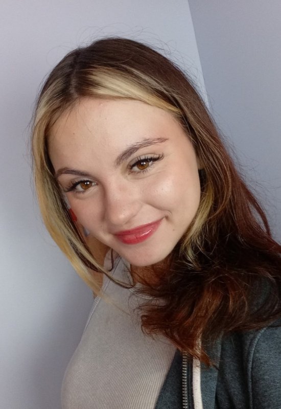Alena • 18 • Russia