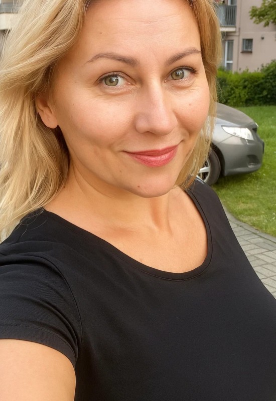 Anna • 45 • Russia