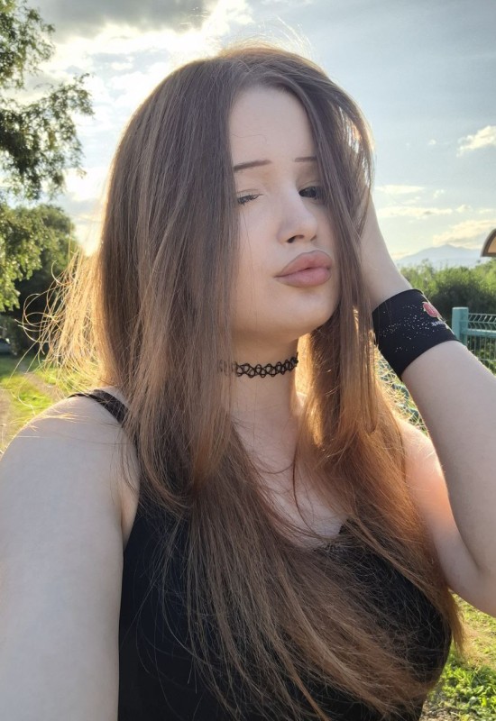 Mary • 17 • Russie