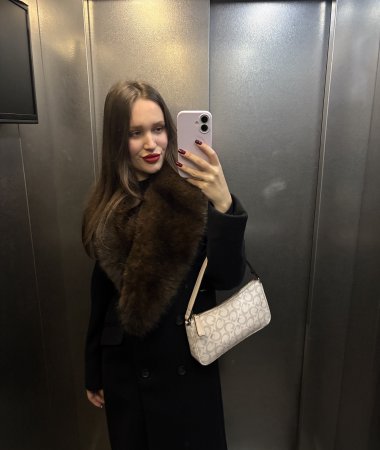 Julia, 28